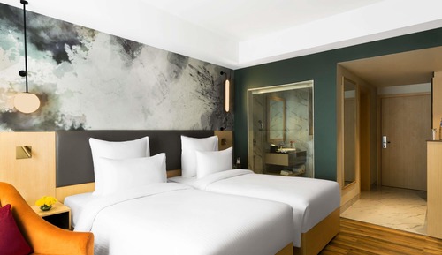 Superior Room, 2 Twin Beds, Non Smoking, Poolside
