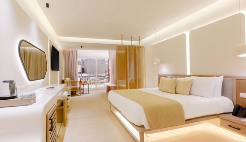 Honeymoon Suite