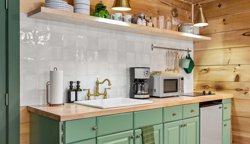 Comfort Room, 1 Queen Bed, Refrigerator & Microwave, Courtyard Area