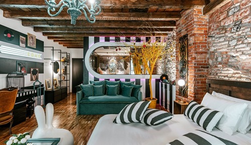 Deluxe Suite