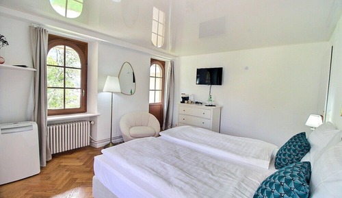 Superior Room with Balcony, Garden & Lake view