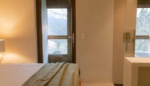 Gallery Double Room, 1 King Bed, Hill View