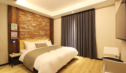 Standard Room, 1 Queen Bed