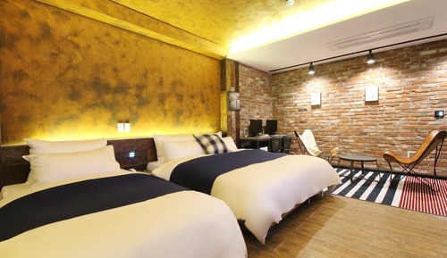 Deluxe Double or Twin Room