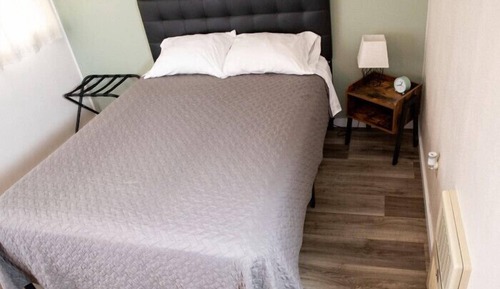 Single Queen Room