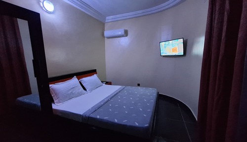 Economy Room, 1 Queen Bed