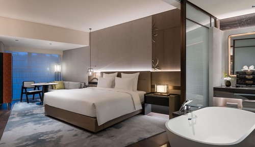 Classic Room, 1 King Bed, City View