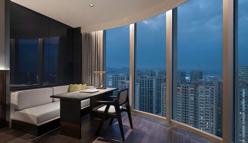 Deluxe Room, 1 King Bed, City View