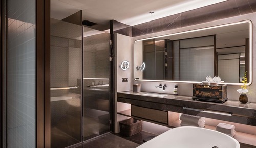 Deluxe Room, 1 King Bed, City View