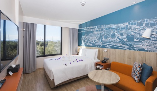 Standard Room, 2 Twin Beds (Top Floor, Free Breakfast)