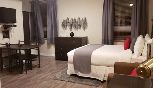 Suite #21 - 18