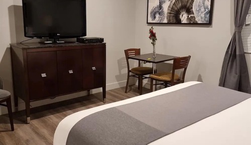 Suite #9 - 18