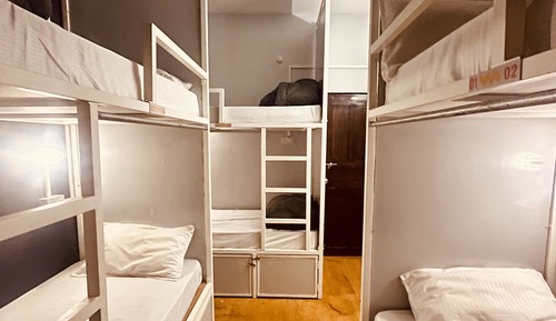 Bed in Deluxe 6-Bed Mixed Ensuite