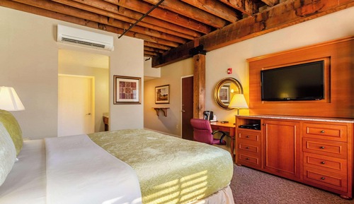 Standard Room, 1 King Bed, Non Smoking