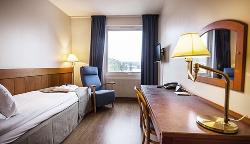 Standard Single with Lakeview