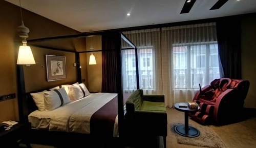Premier Studio, 1 King Bed, Bathtub, City View