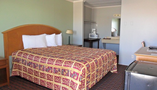 Room, 1 King Bed, Smoking