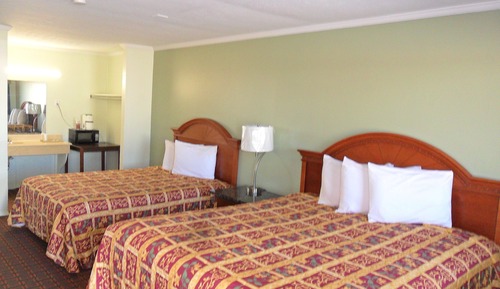 1 King , 1 Queen Room