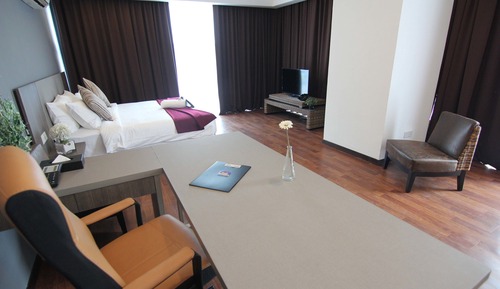 Executive Deluxe Suite