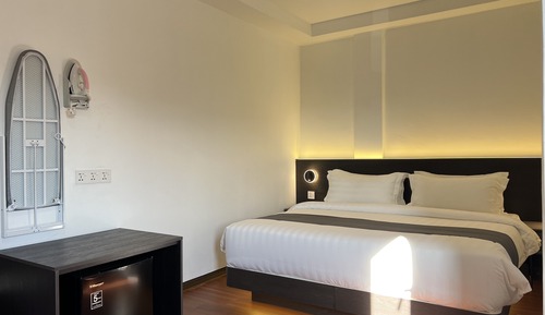 j. King Room with SPA BATH