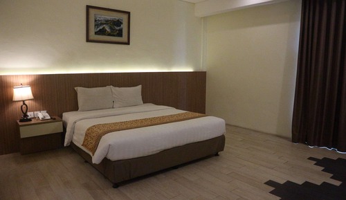 Deluxe Room, 1 Queen Bed