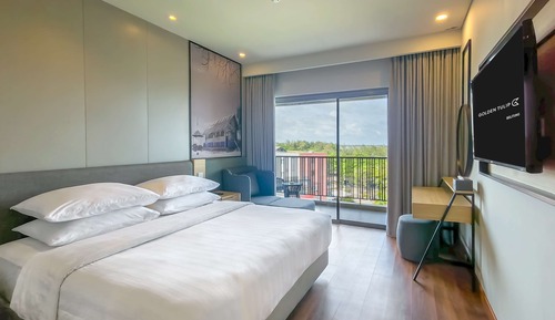 Deluxe Room, 1 Queen Bed, Balcony