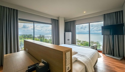 Business Suite, 1 King Bed, Balcony