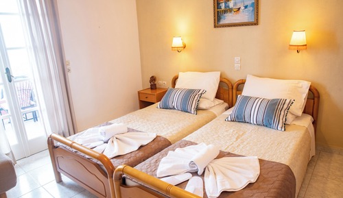 Standard Apartment, 2 Bedrooms, Partial Ocean View, Garden Area