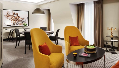 Suite, 1 King Bed, City View (Opera)