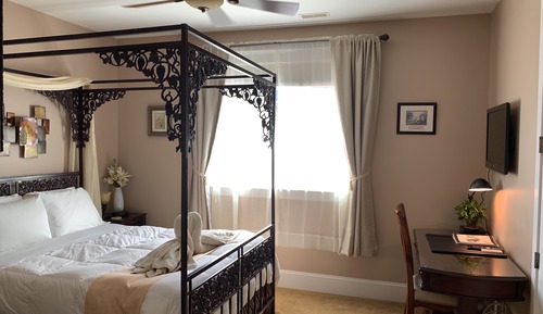 Luxury Suite, 1 Queen Bed, Garden View