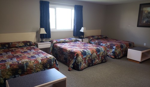 Family Room, 3 Queen Beds