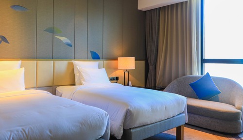 Deluxe Room, 2 Twin Beds, Lake View
