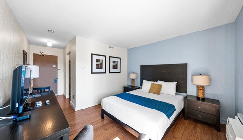 Comfort Room, Balcony