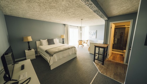 Chambre standard RDC, section MOTEL, un lit queen, cuisinette