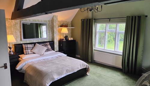 Double Room, Ensuite (Emerald)