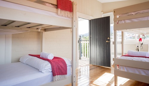 Women-only 4-Bed Bunkroom