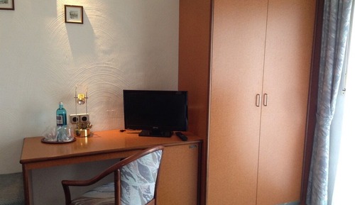 Single Room, Private Bathroom