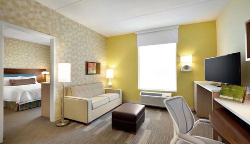 Suite, 1 King Bed, Accessible (Roll-in shower)
