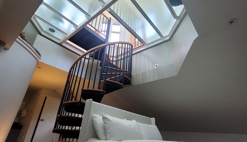 1 Bedroom, 1 King Bed