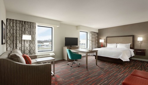 Studio Suite, 1 King Bed, Non Smoking, Refrigerator & Microwave (Wet Bar)