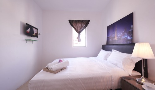 Budget Queen Room