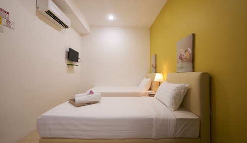 Deluxe Queen Room