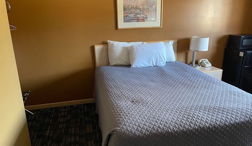 Standard Room, 1 Queen Bed