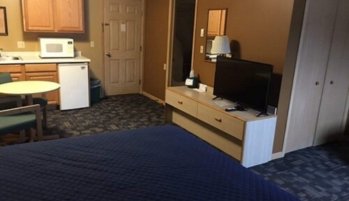 Economy Suite, 1 King Bed, Kitchenette