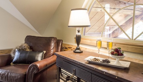 Luxury Suite, 1 King Bed, Balcony, Valley View