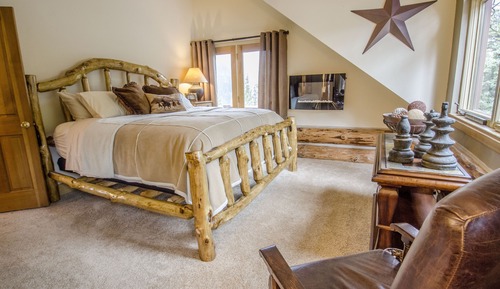 Luxury Room, 1 King Bed, Balcony, Mountain View