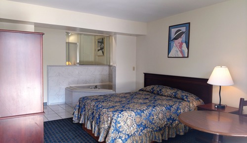 Premium Room, 1 Queen Bed, Jetted Tub