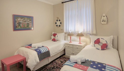 Middle Floor 5 Bedrooms