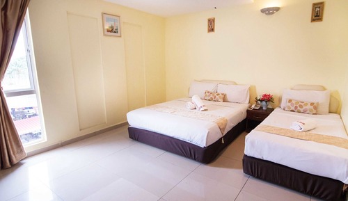 Family Room, 5 Bedrooms, City View