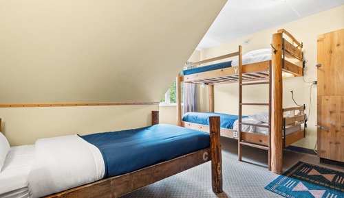 Private 3 Single Beds, Shared Bathroom